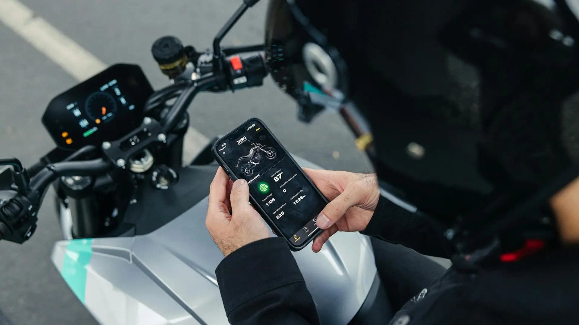 Motorka Zero S a mobilní aplikace | foto: Zero Motorcycles