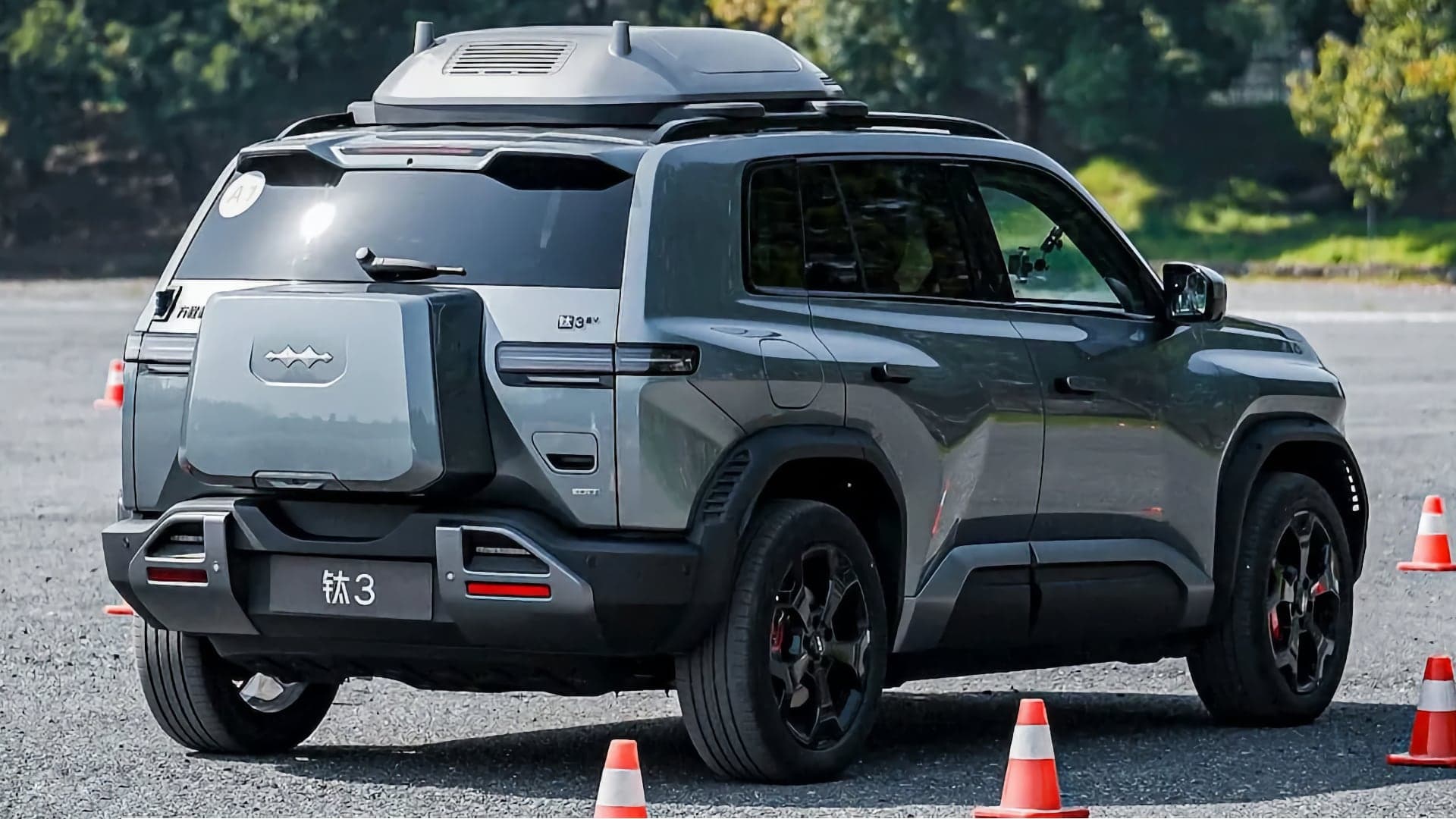BYD Tai 3 je nový SUV elektromobil pro rodiny: Cena 450 tisíc, dojezd ...