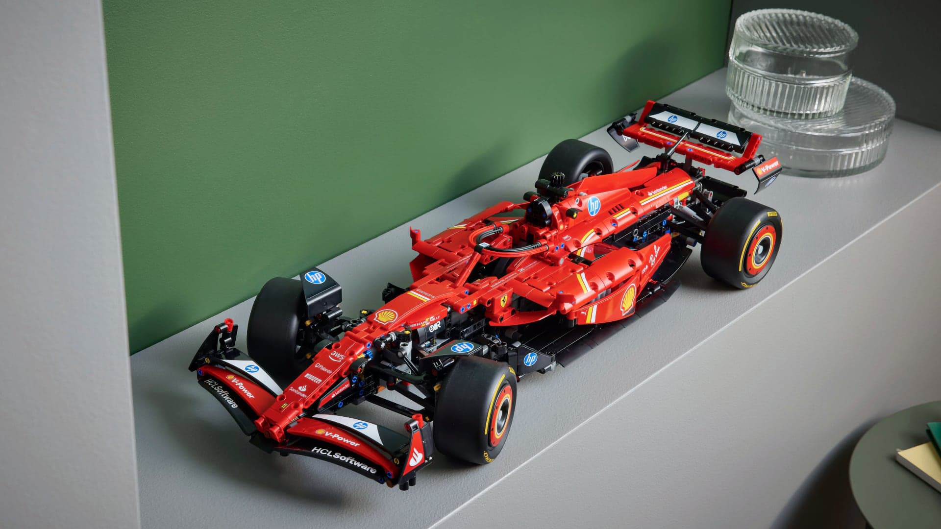 Stavebnice LEGO Technic 42207 Auto Ferrari SF-24 F1 | foto: LEGO