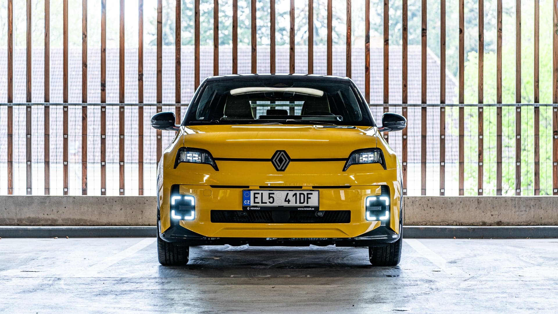 Renault 5 E-Tech, zepředu | foto: Tomáš Devera