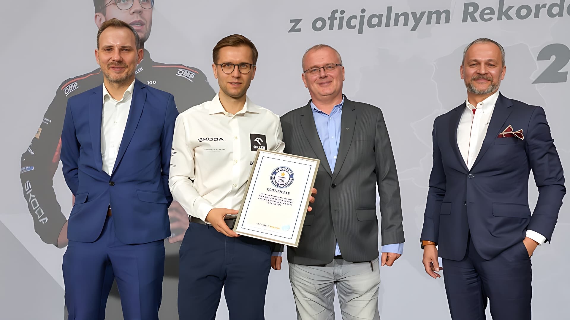 Miko Marczyk se svou úspornou jízdou se Škodou Superb 2.0 TDI zapsal do Guinnessovy knihy rekordů | foto: Orlen
