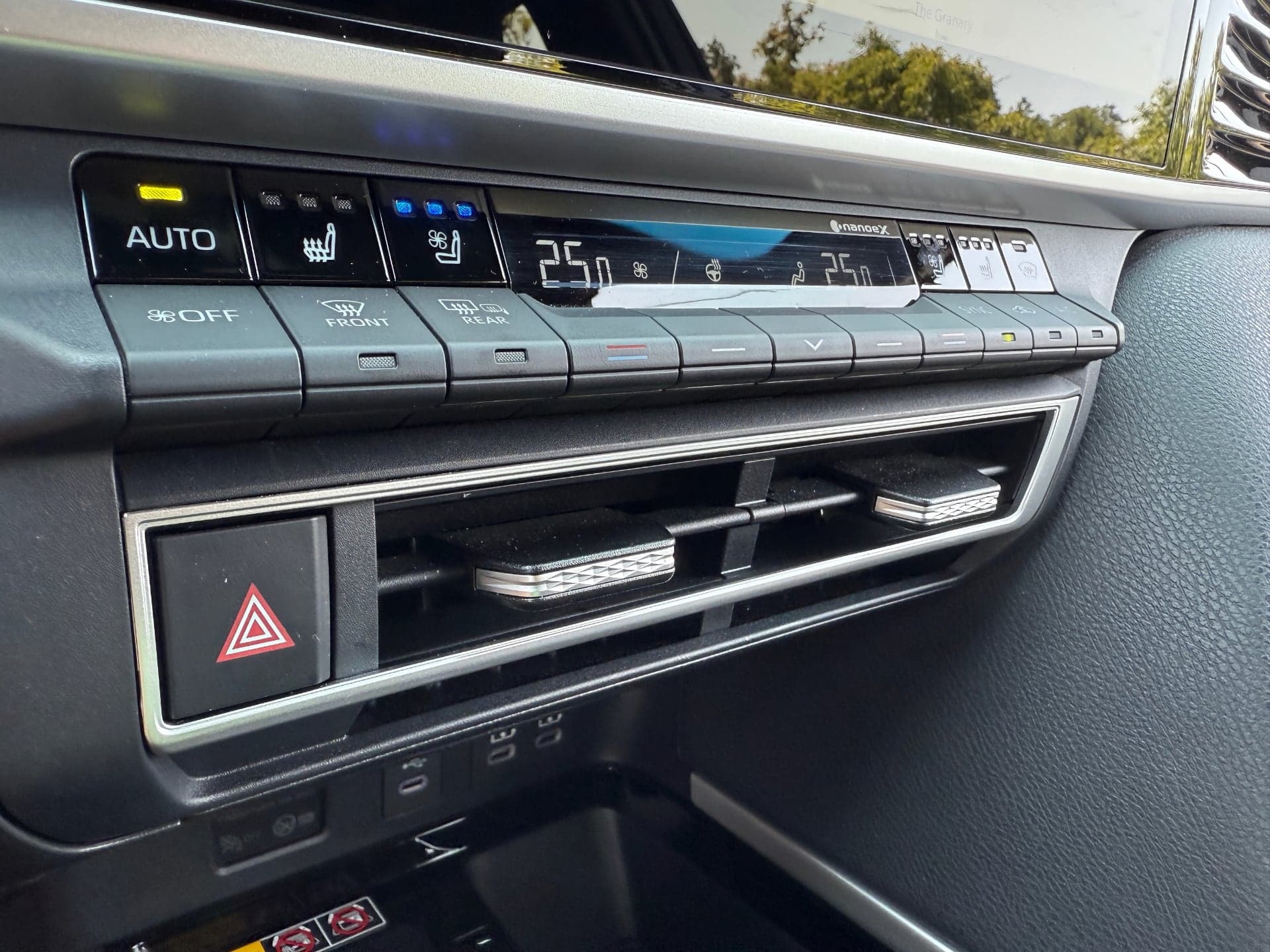 Toyota Camry Hybrid (2025) | foto: Tomáš Drahoňovský