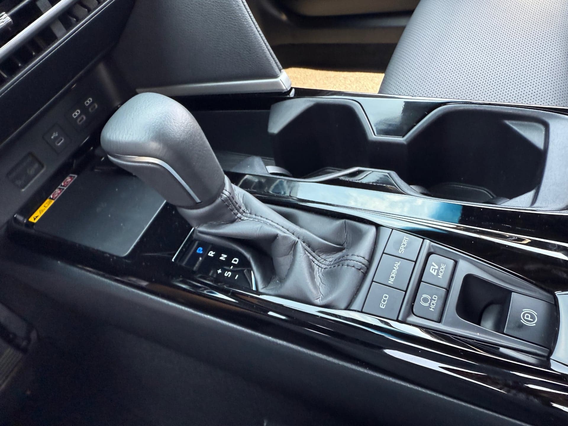 Toyota Camry Hybrid (2025) | foto: Tomáš Drahoňovský
