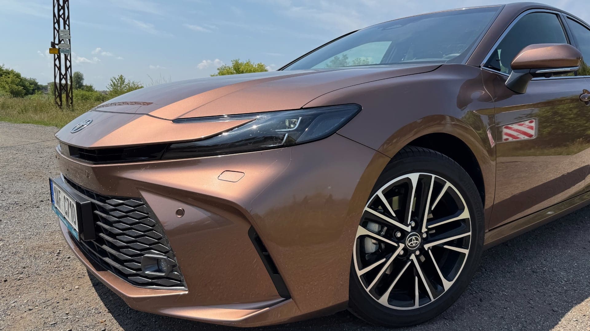 Toyota Camry Hybrid (2025) | foto: Tomáš Drahoňovský