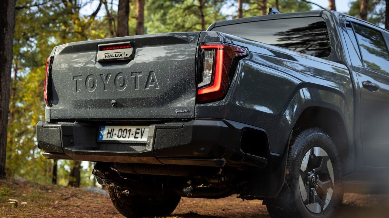 Toyota Hilux BEV (2026) | foto: Toyota