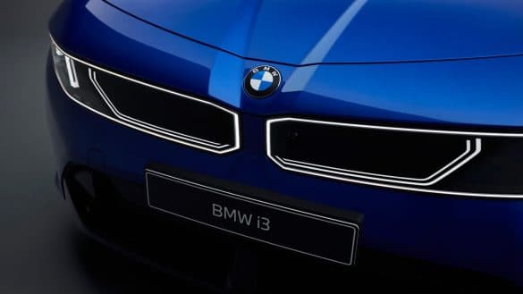 Zaplatíte za luxusní BMW a po nastartování uvidíte reklamu. Majitelé zuří