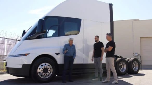 Tesla Semi narazila do stojících aut. První tragická nehoda vyvolává otázky