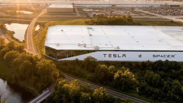Tesla a SpaceX chystají největší továrnu na čipy na světě. Už víme, kde vyroste