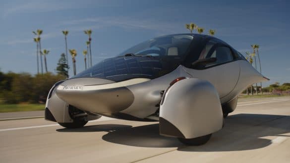 Sen o solárním autě ožívá. Prototyp Aptery slibuje dojezd přes 1 600 km