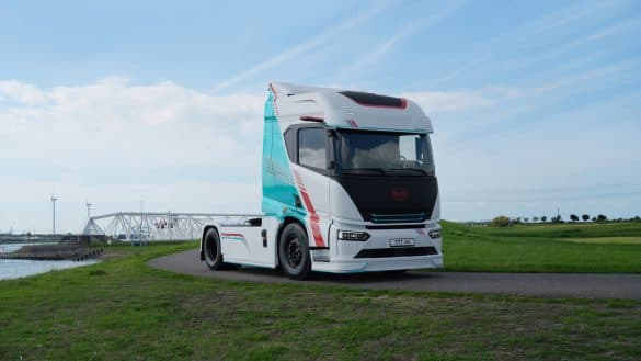 BYD přivezl do Evropy elektrický tahač. Slibuje 600 km a nabíjení za 20 minut