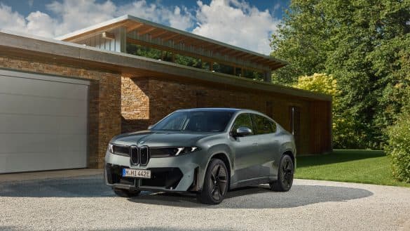 Nové BMW iX4 láká na extra dlouhé cesty. Nabídne dojezd až 828 kilometrů