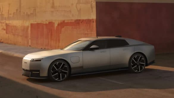 Jaguar se změnil k nepoznání. Nový Type 01 má tisíc koní, zadní okno ale chybí