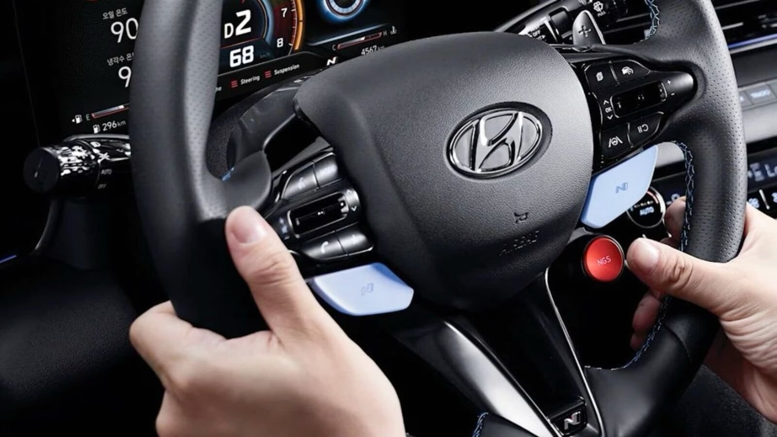 Volant ve voze značky Hyundai | Zdroj: Woopa TV