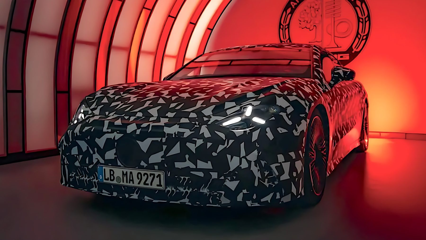 Teaser na první elektrické Mercedes-AMG GT | foto: Mercedes-AMG