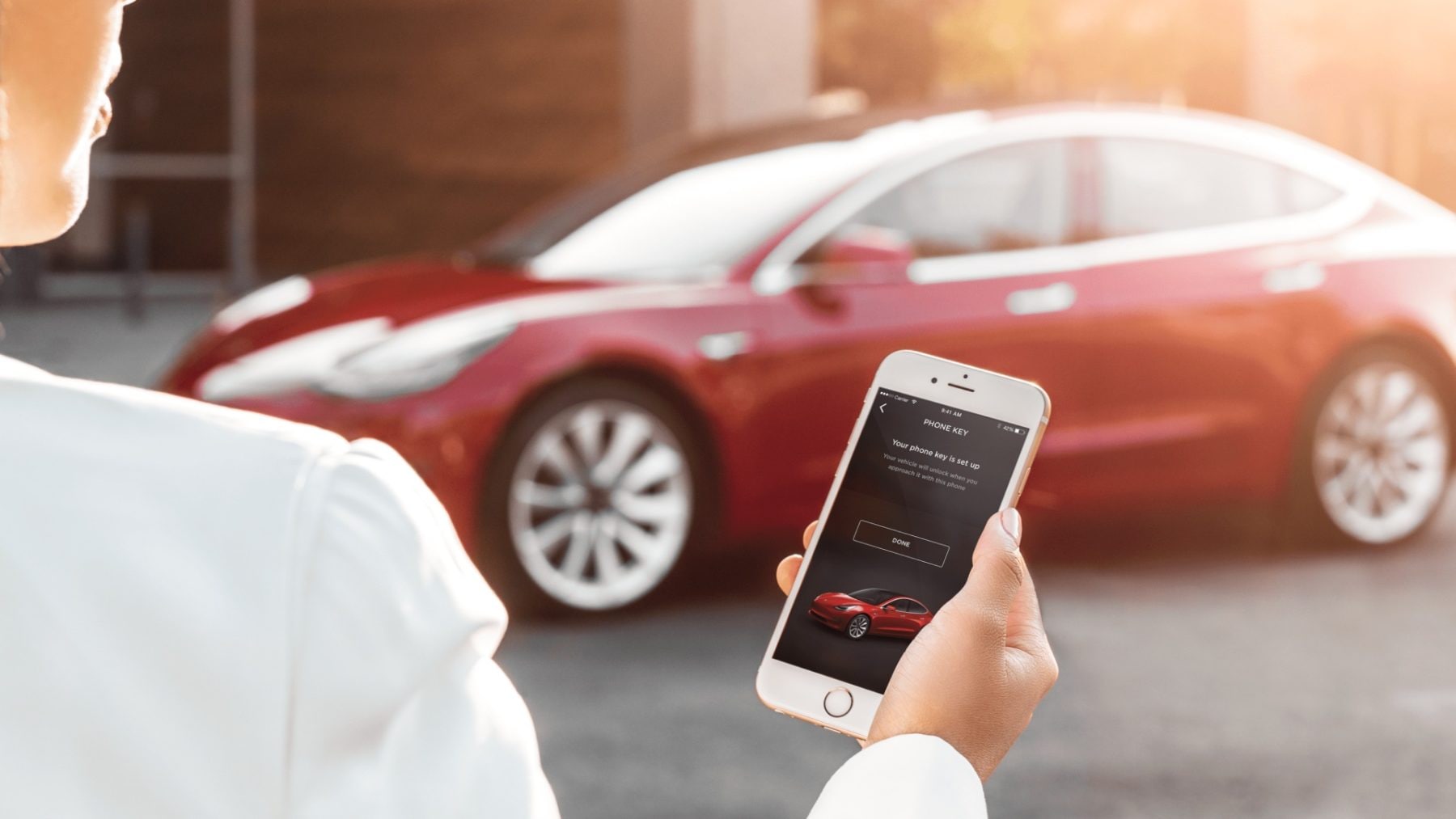 Funkce Phone Key umožňuje odemknout Teslu z aplikace | Zdroj: Tesla