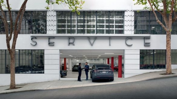 Tesla prý záměrně dává do aut vadné díly a pak chce zaplatit za opravu