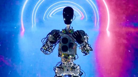 Tohle je robot Tesla Optimus, seznamte se! Výtvor Elona Muska vás překvapí, i zklame