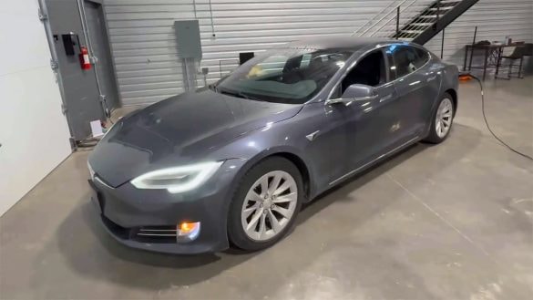 Tesla s nájezdem přes 400 000 km. Vyšla jen na 200 tisíc, baterii má stále v záruce