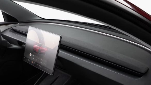 Přijde vám interiér Tesly obyčejný? Nově si lze na palubku dokoupit Alcantaru