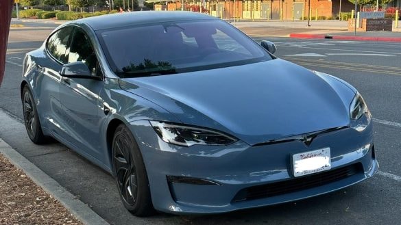 Nová Tesla Model S je zklamáním. Vypadá stejně, jen barva laku se změnila
