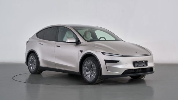 Tesla Model YL má více prostoru, přitom je cenově dostupnější než Model X