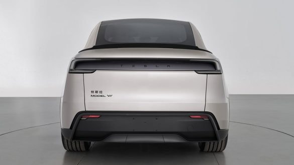 Tesla Model Y L potají přinesla jednu velmi užitečnou novinku. O co jde?