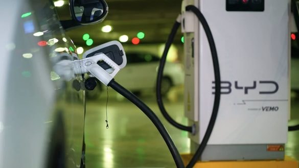 Číňané slibují Evropanům ultrarychlé nabíjení. Za 5 minut získáte 400 km dojezdu