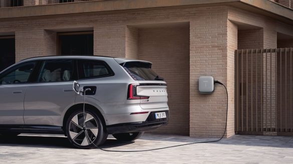 Volvo EX90 po faceliftu: Rychlejší nabíjení a vylepšené automatické parkování