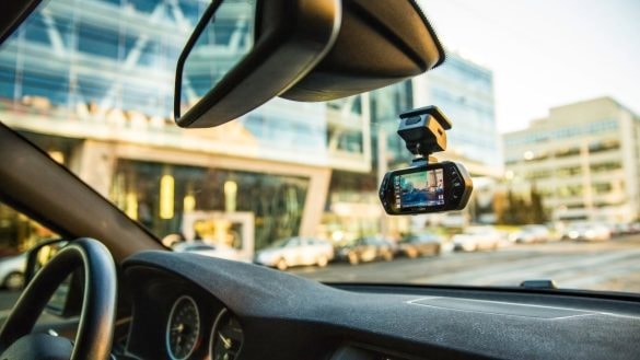 Alza zlevnila skvělou autokameru s nočním viděním. Vyjde teď jen na 594 Kč