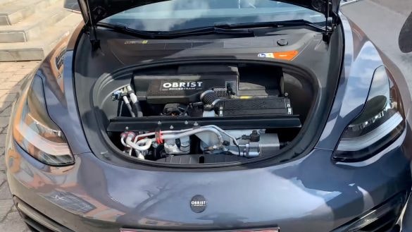 Dali do Tesly benzinový motor. Teď firmy ze skupiny Obrist končí v insolvenci