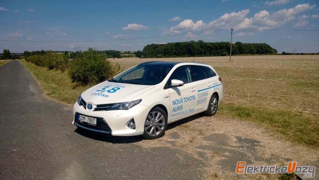 toyota-auris-hybrid-touring-sports-test-01