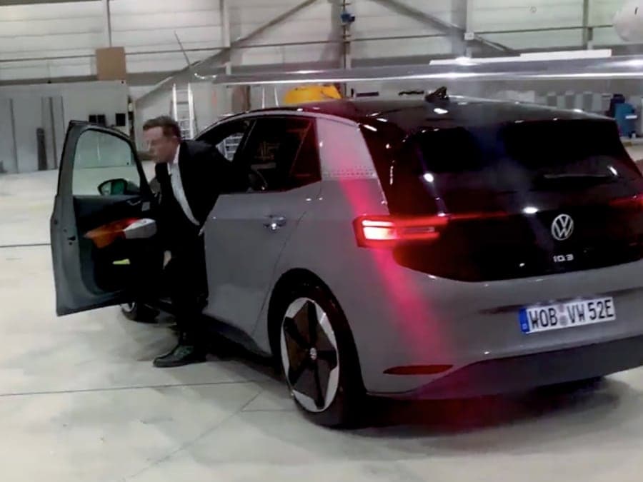 Elon Musk a Herbert Diess, testují Volkswagen ID.3