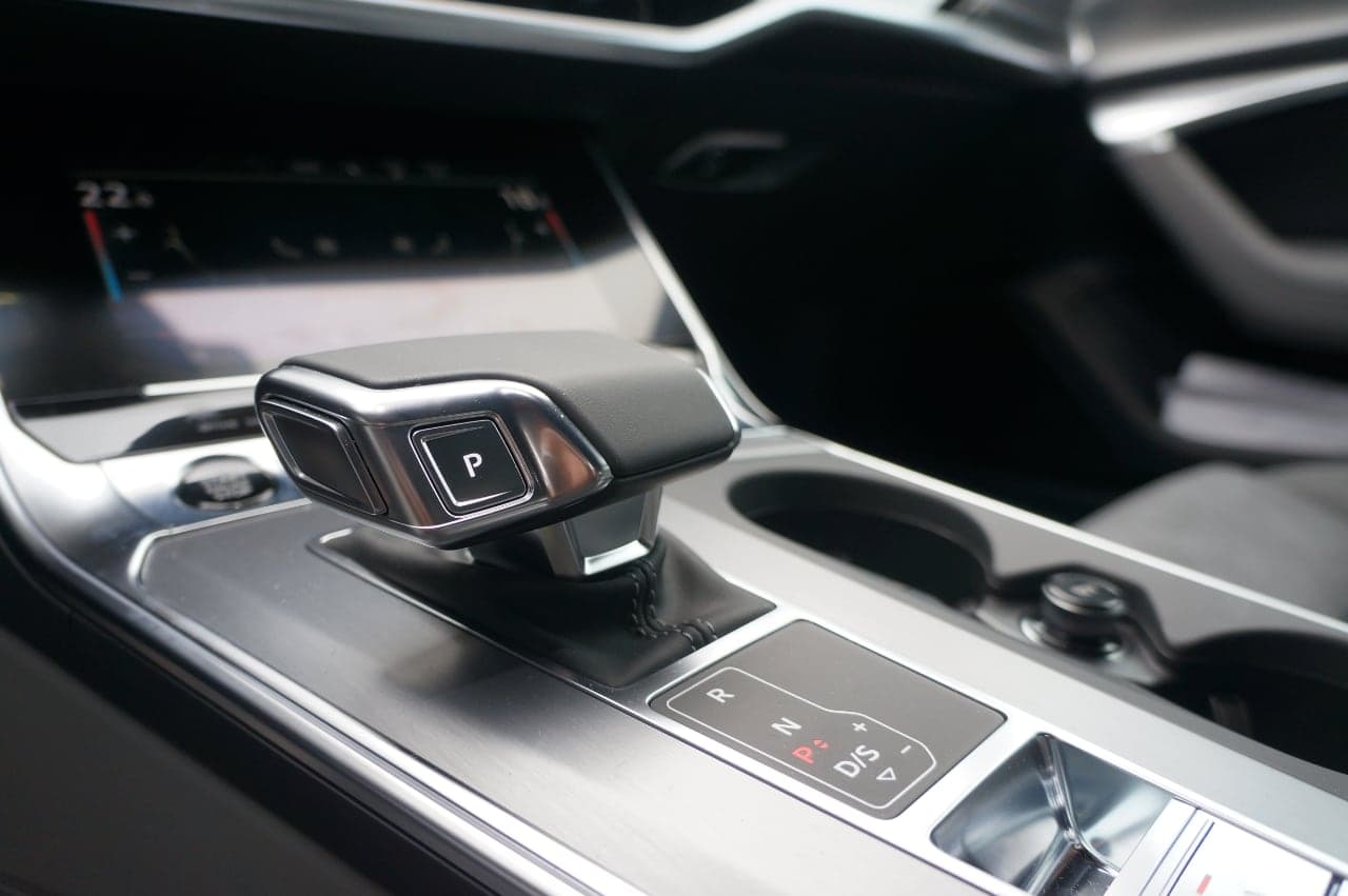 Audi A6 Avant TFSI e Quattro, řadicí páka, test