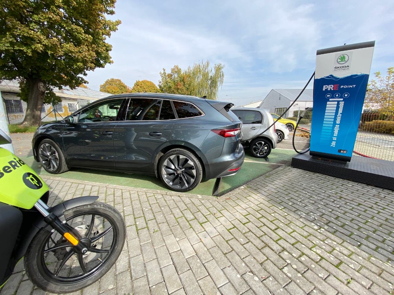 Rychlonabíjecí stanice se setrvačníkem Chakratec, Praha, Letňany