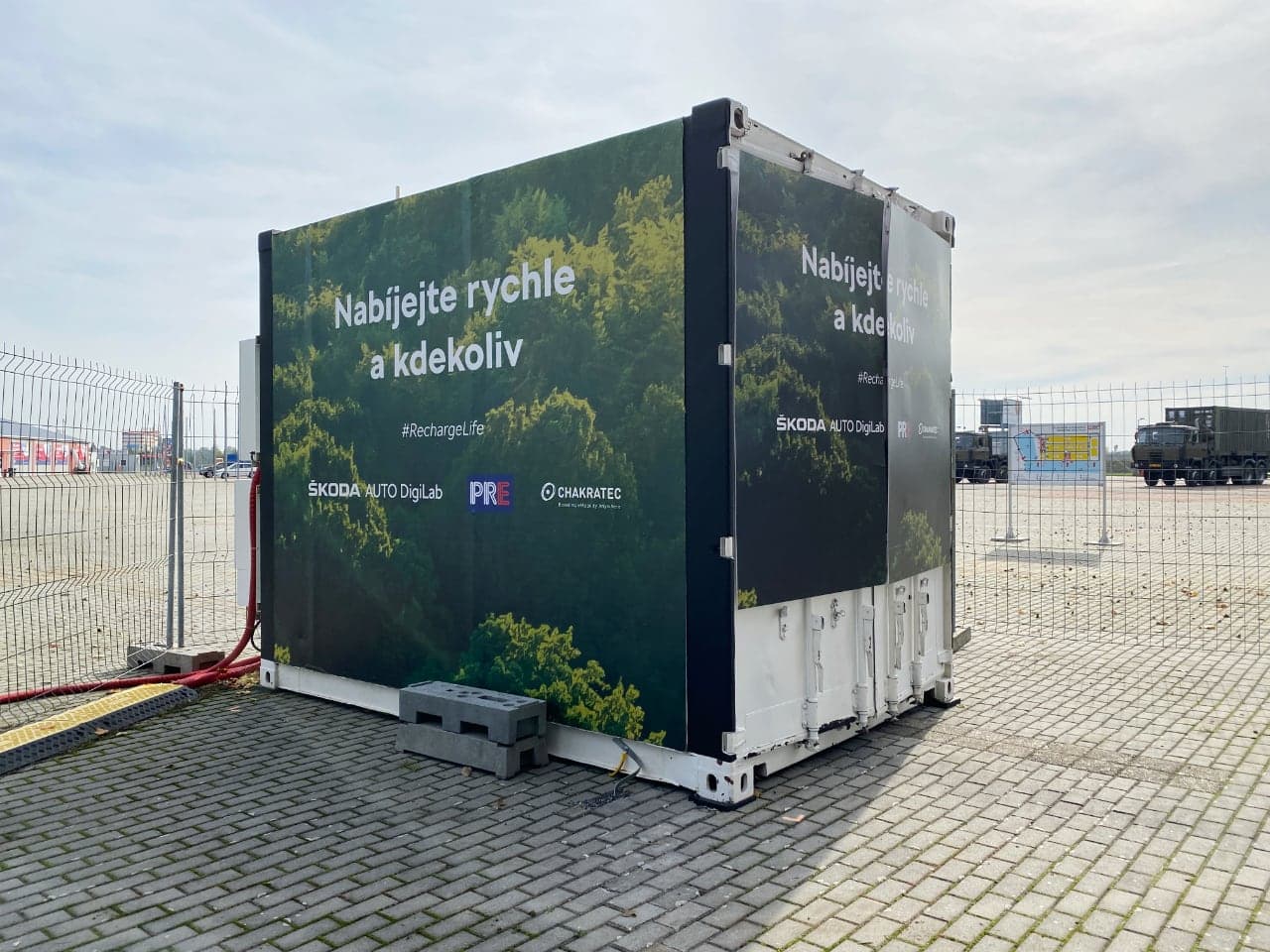 Rychlonabíjecí stanice se setrvačníkem Chakratec, Praha, Letňany