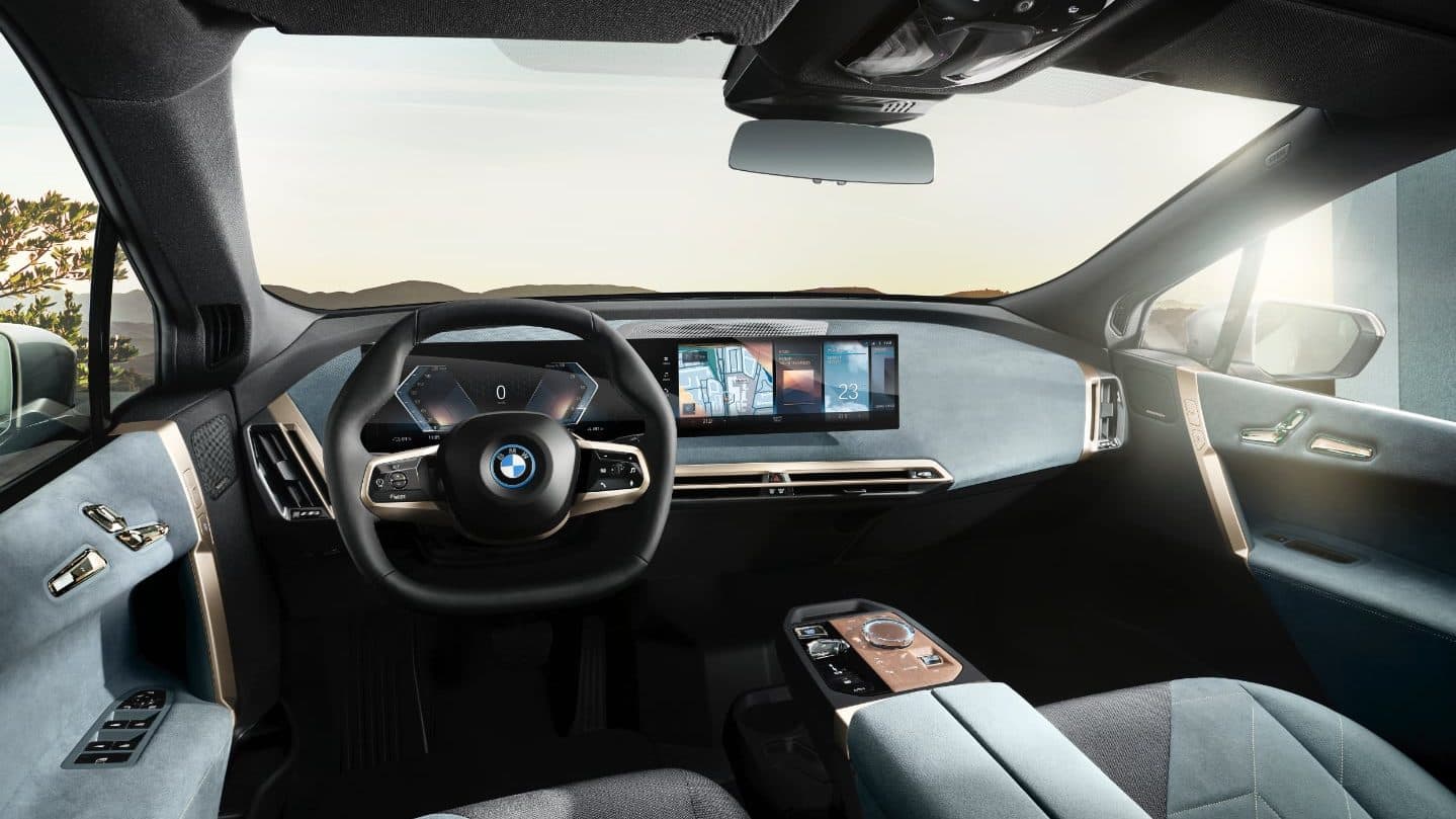 BMW iX, interiér