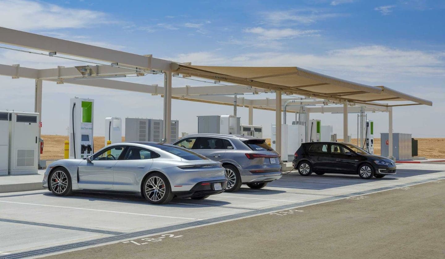 Volkswagen, nabíjecí stanice v poušti Arizona