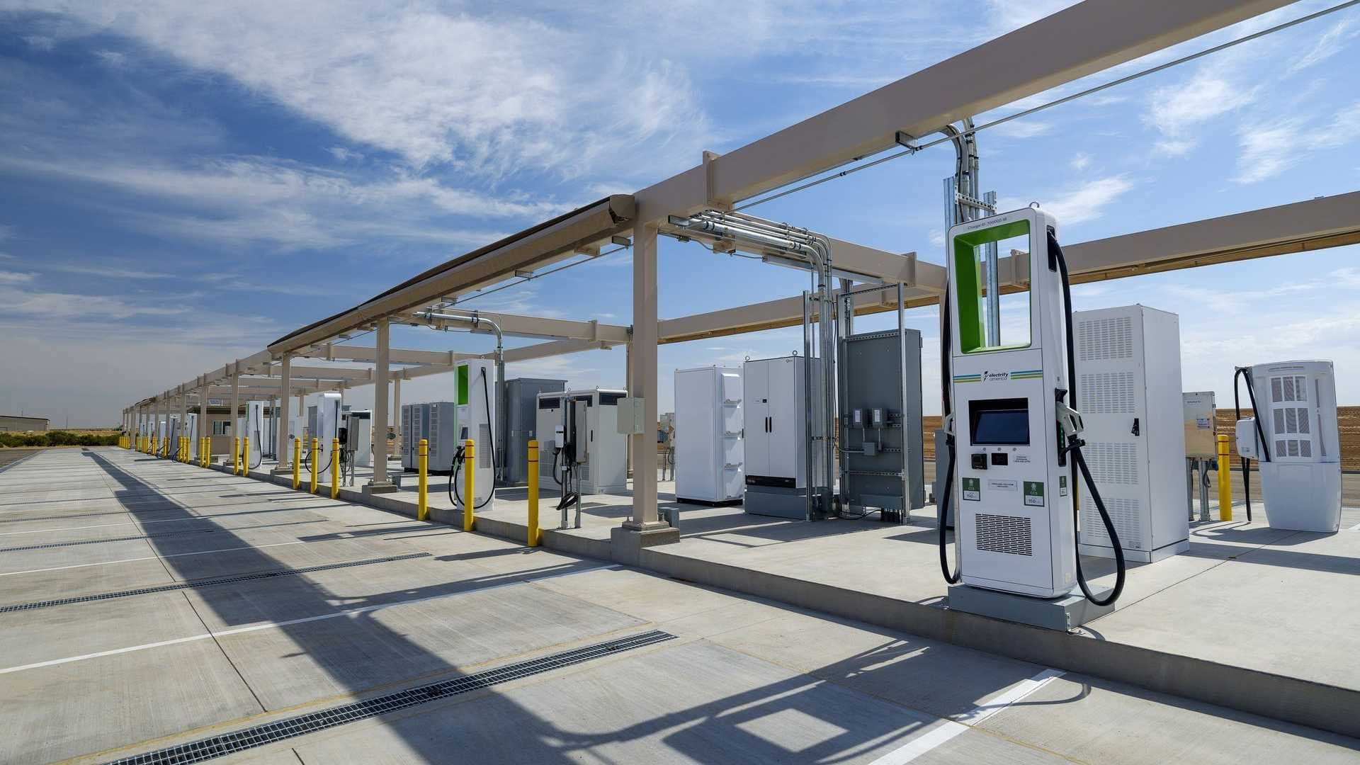 Volkswagen, nabíjecí stanice v poušti Arizona