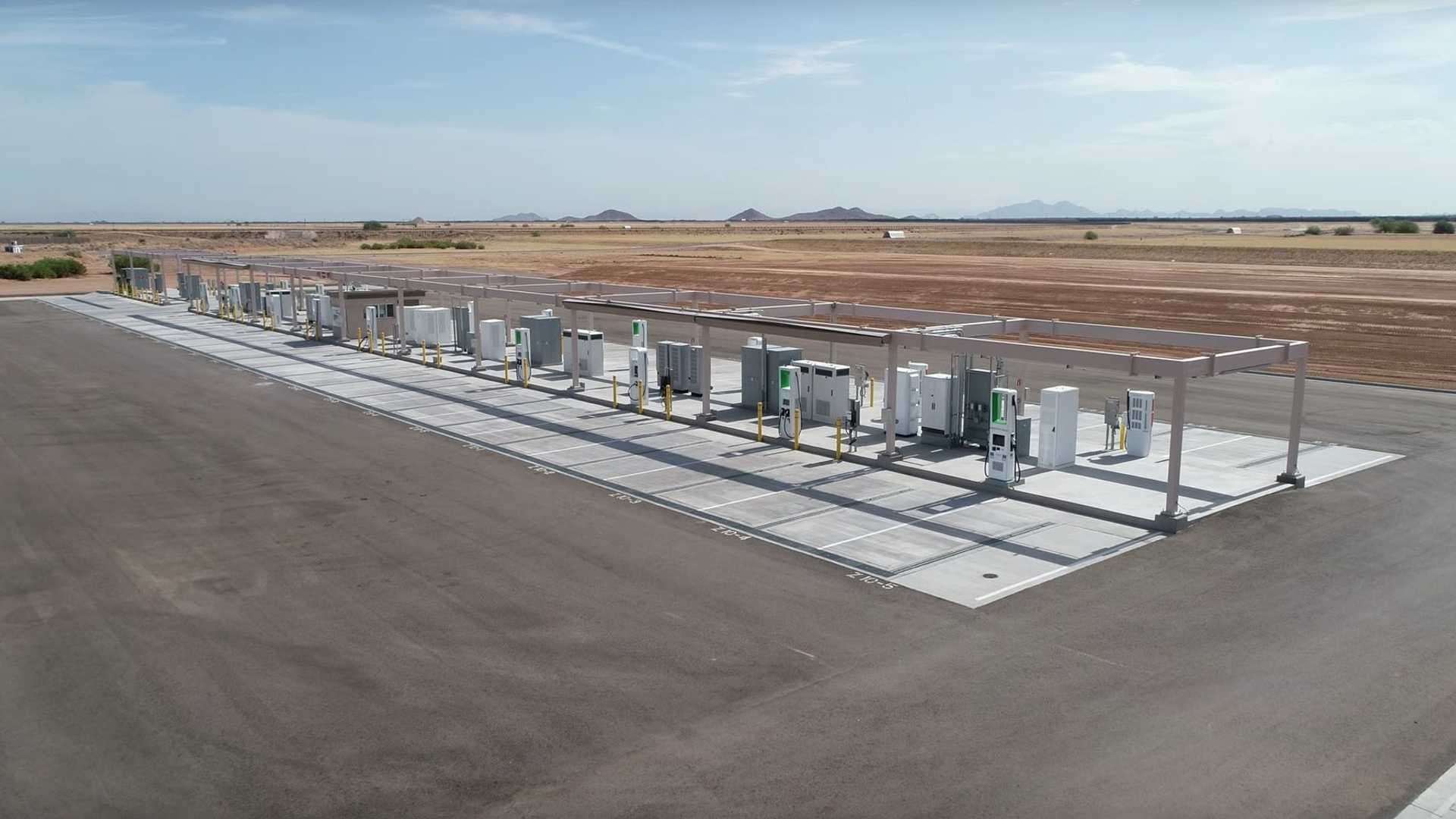 Volkswagen, nabíjecí stanice v poušti Arizona