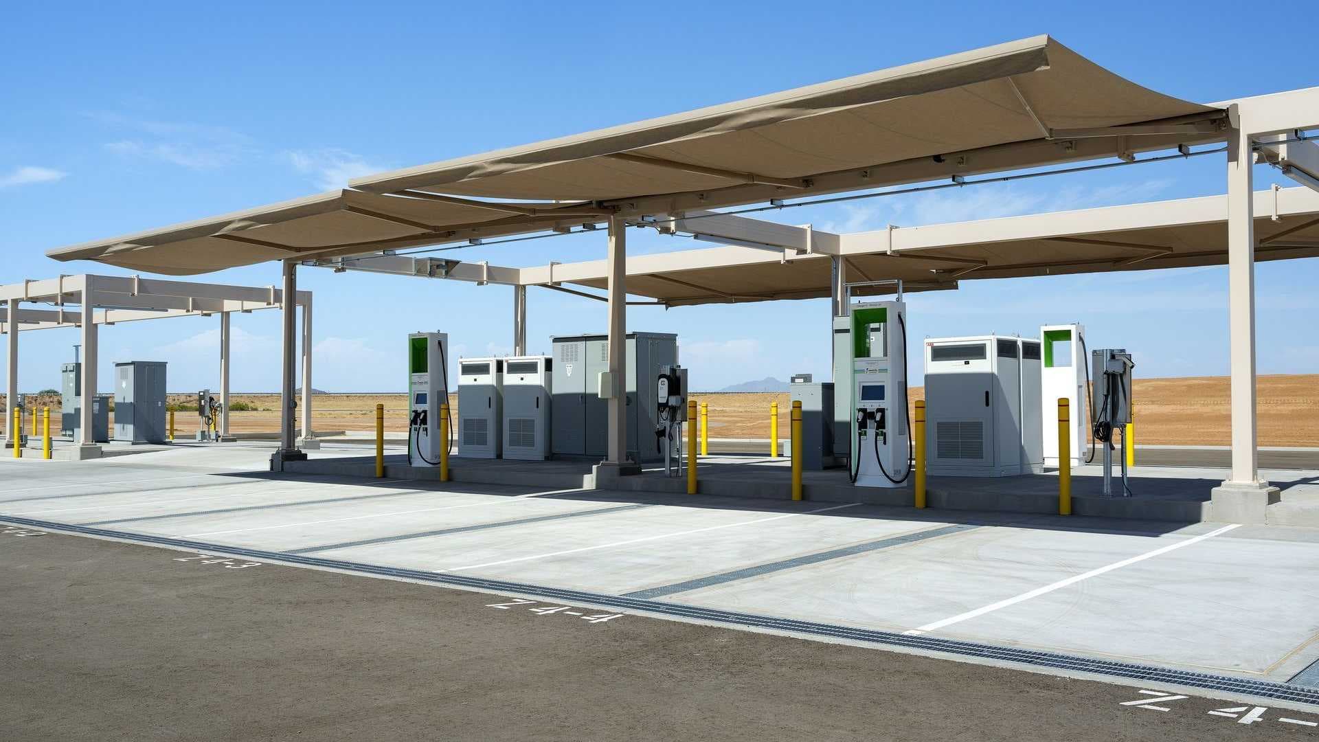 Volkswagen, nabíjecí stanice v poušti Arizona