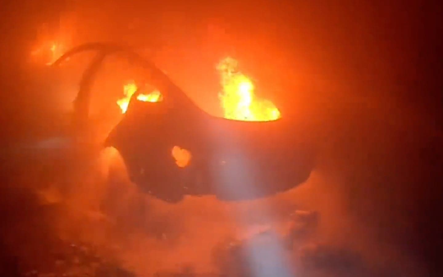 Požár elektromobilu Tesla Model 3 v Číně