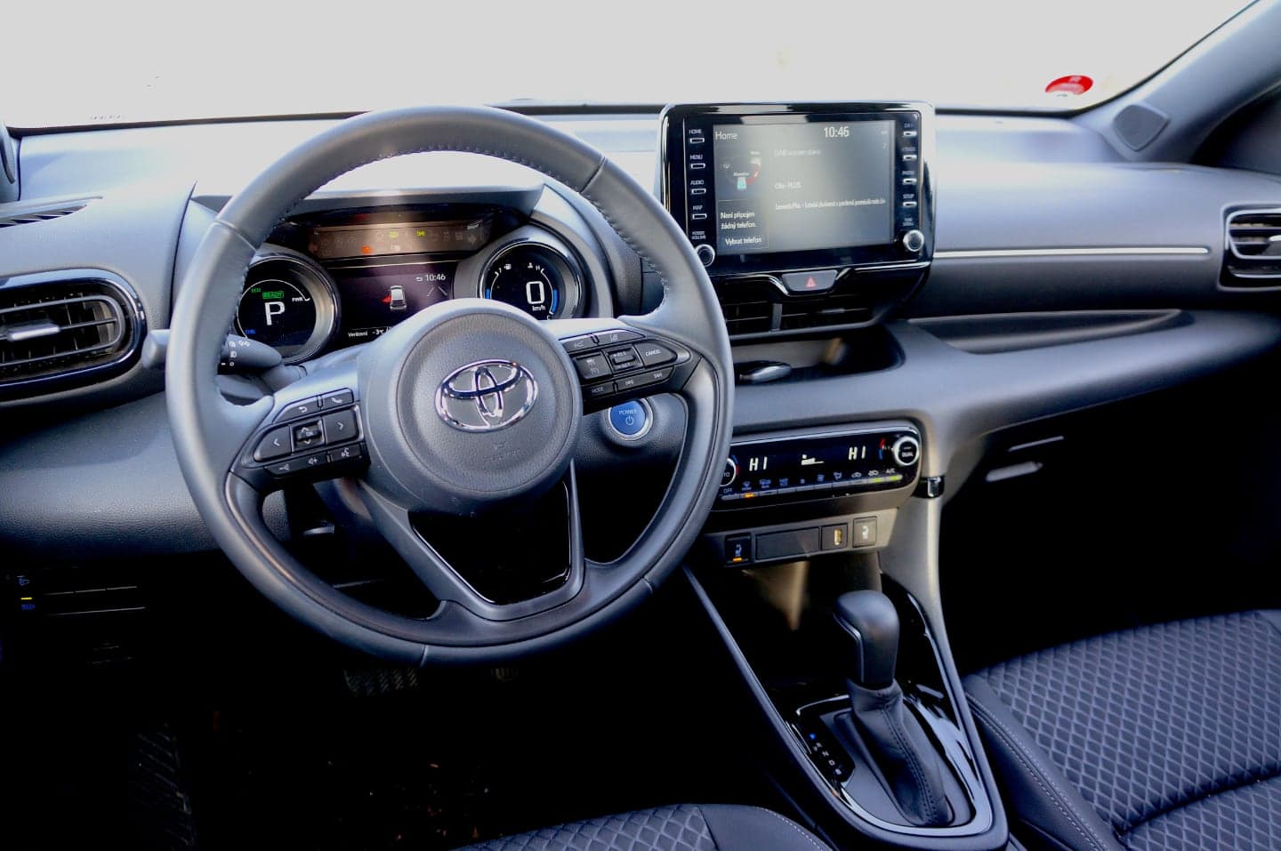 Toyota Yaris Hybrid (2020), interiér, test