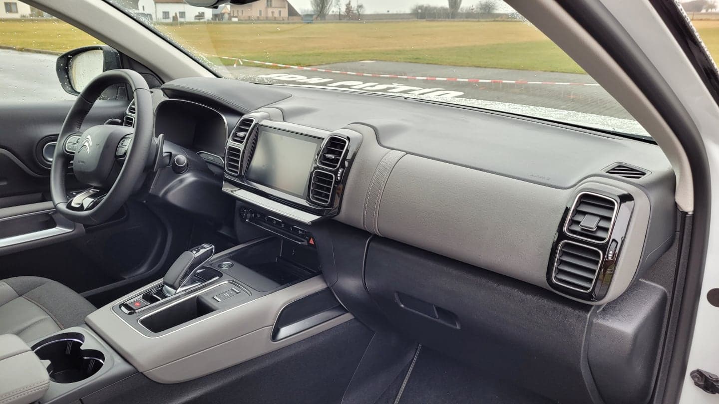 Citroen C5 Aircross Plug-in hybrid, interiér vozu