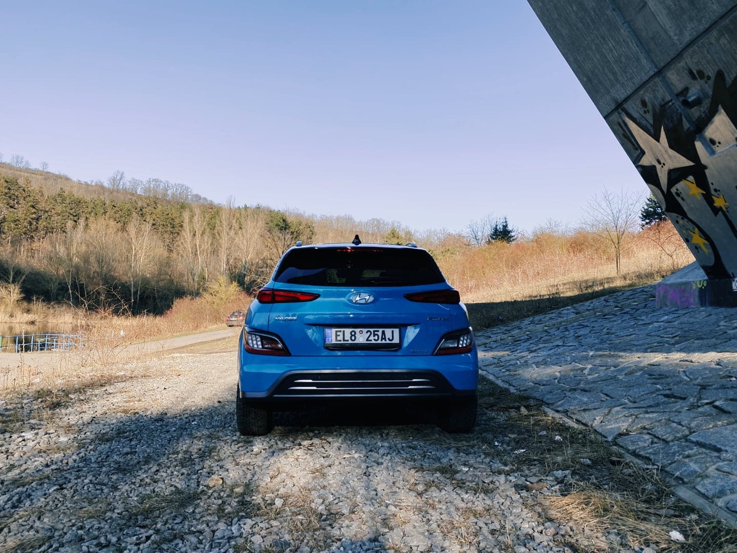 Hyundai Kona Electric 2021, zezadu