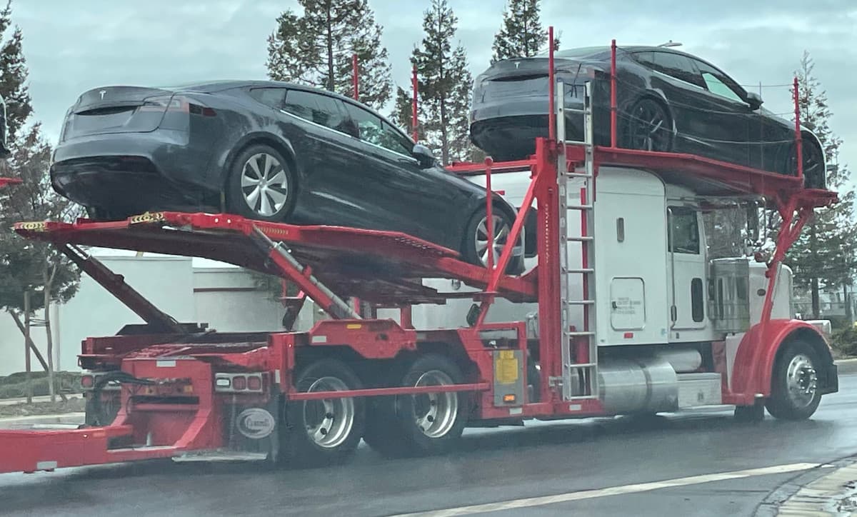 Tesla Model S Plaid, vývoz