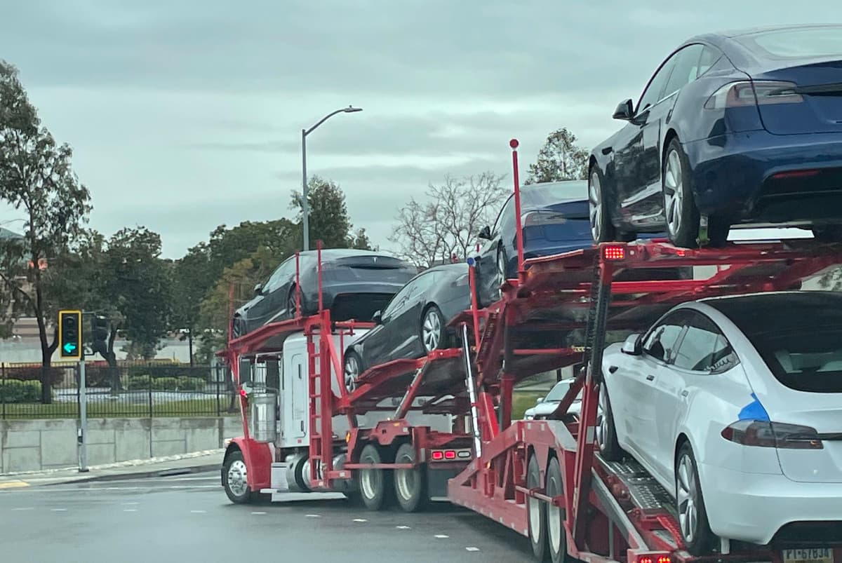 Tesla Model S Plaid, vývoz