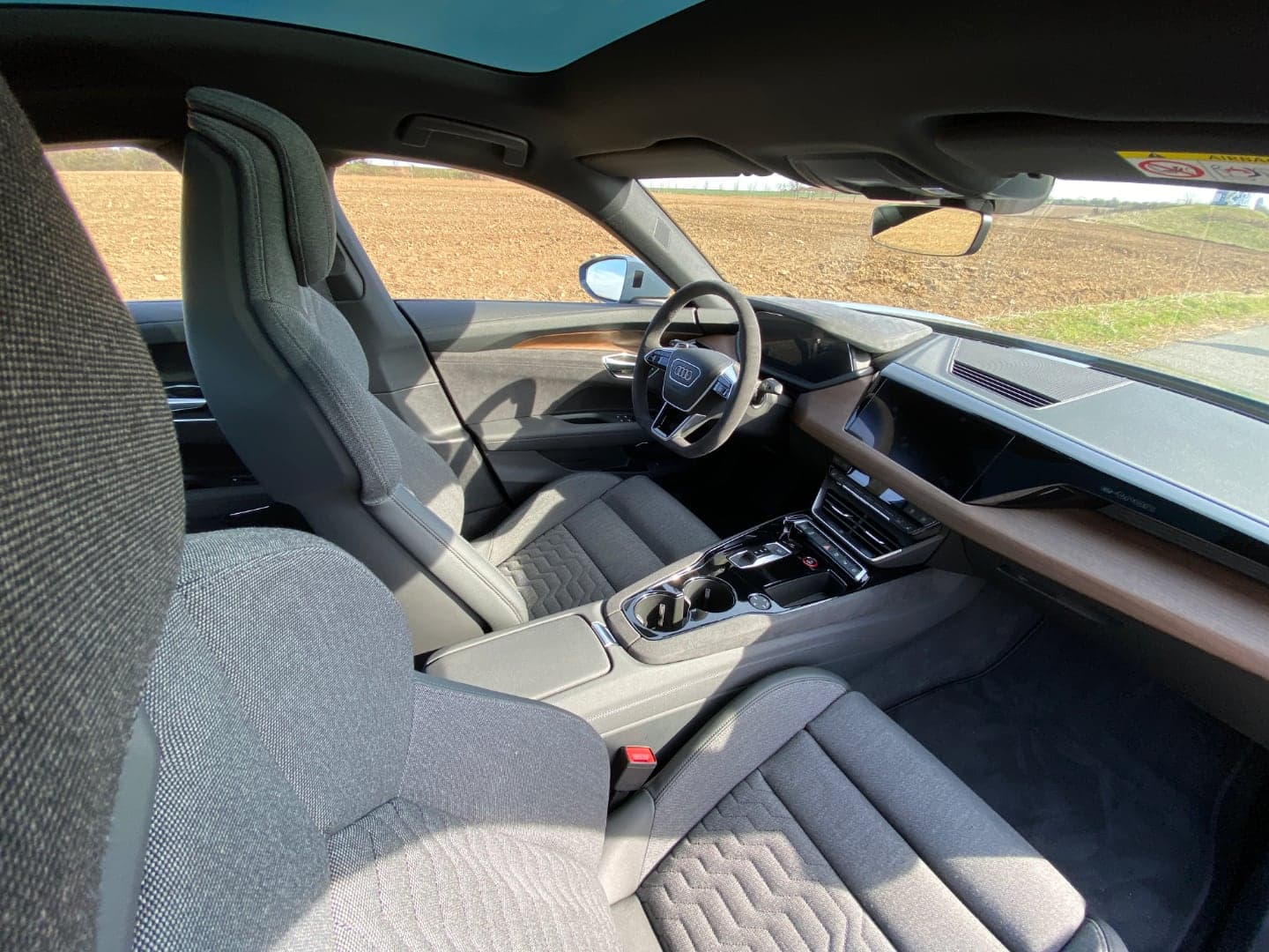 Audi e-tron GT quattro, interiér