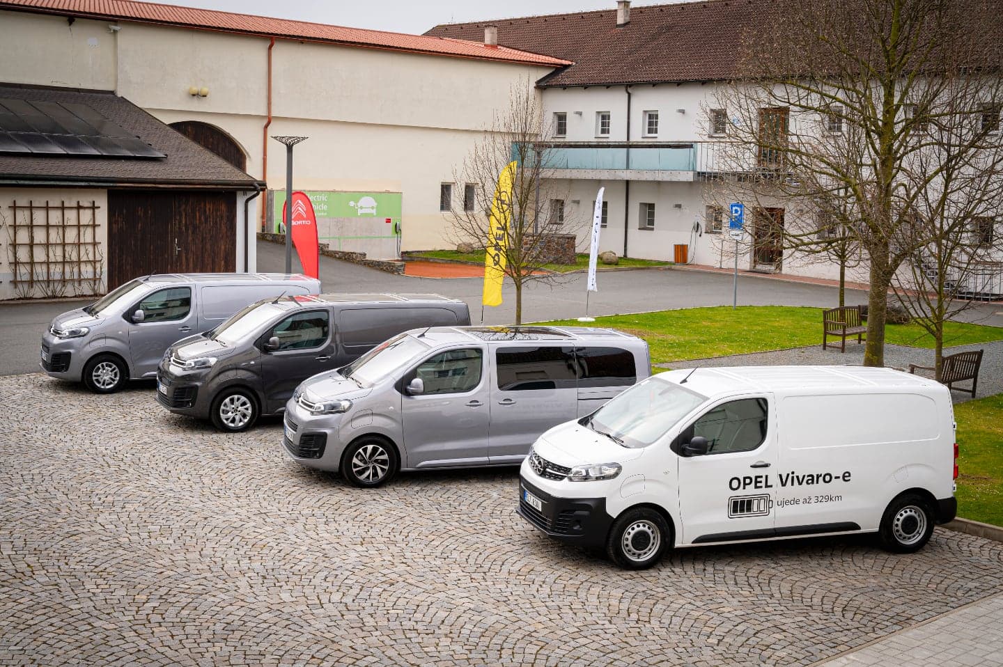 Elektrické dodávky koncernu Stellantis ještě jezdí na starší infotainment i platformu