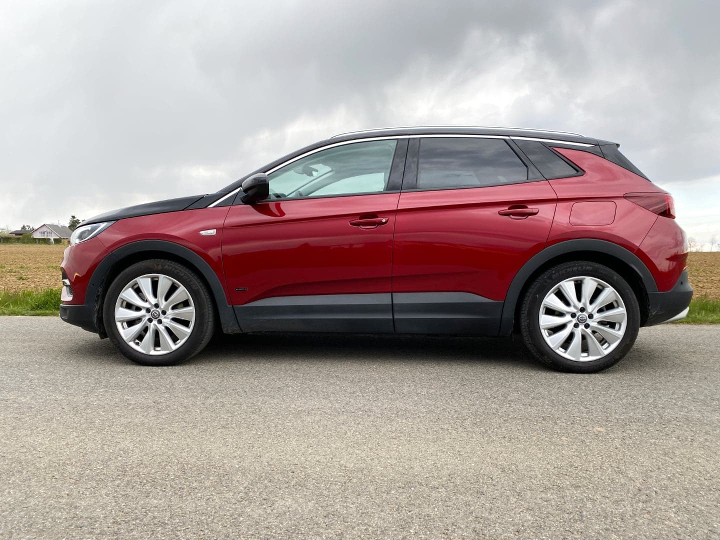 Opel Grandland X Plug-in hybrid, z boku