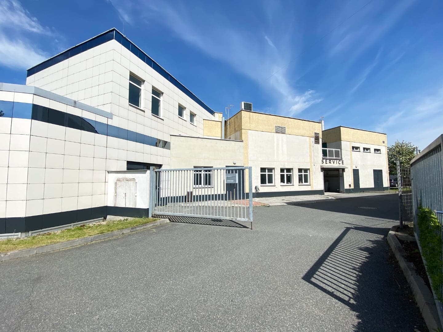 Tesla nový servis Praha